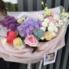 Пышный летний букет с гортензией, розами, маттиолой, эустомой и пионом, который меняет цвет — вау-букет, хит весна-лето 2025