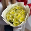 Монобукет лимонной хризантемы — милый букет-комплимент